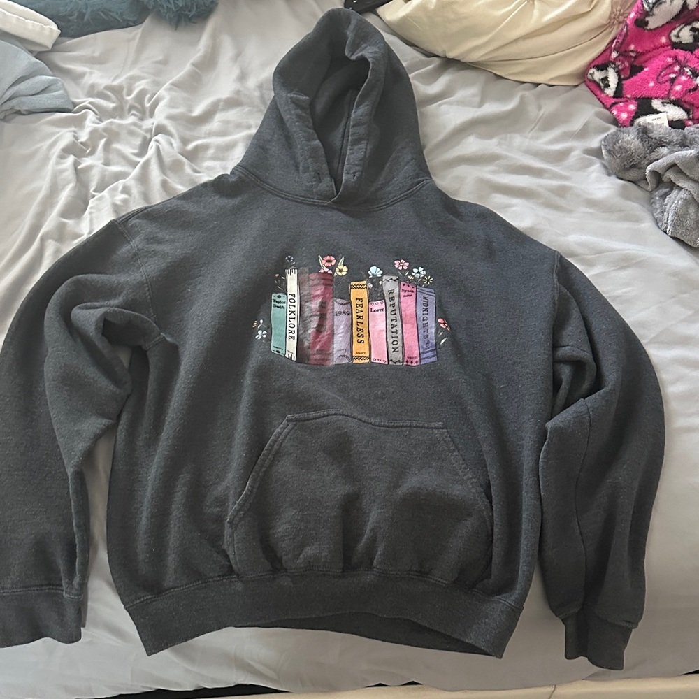 Gildan Charcoal Heavy Blend Sweatshirt